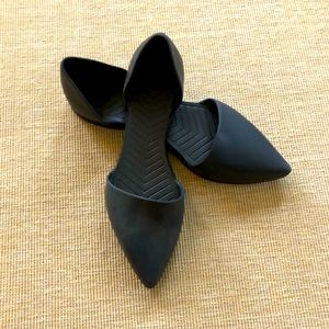 Native pointed shoes